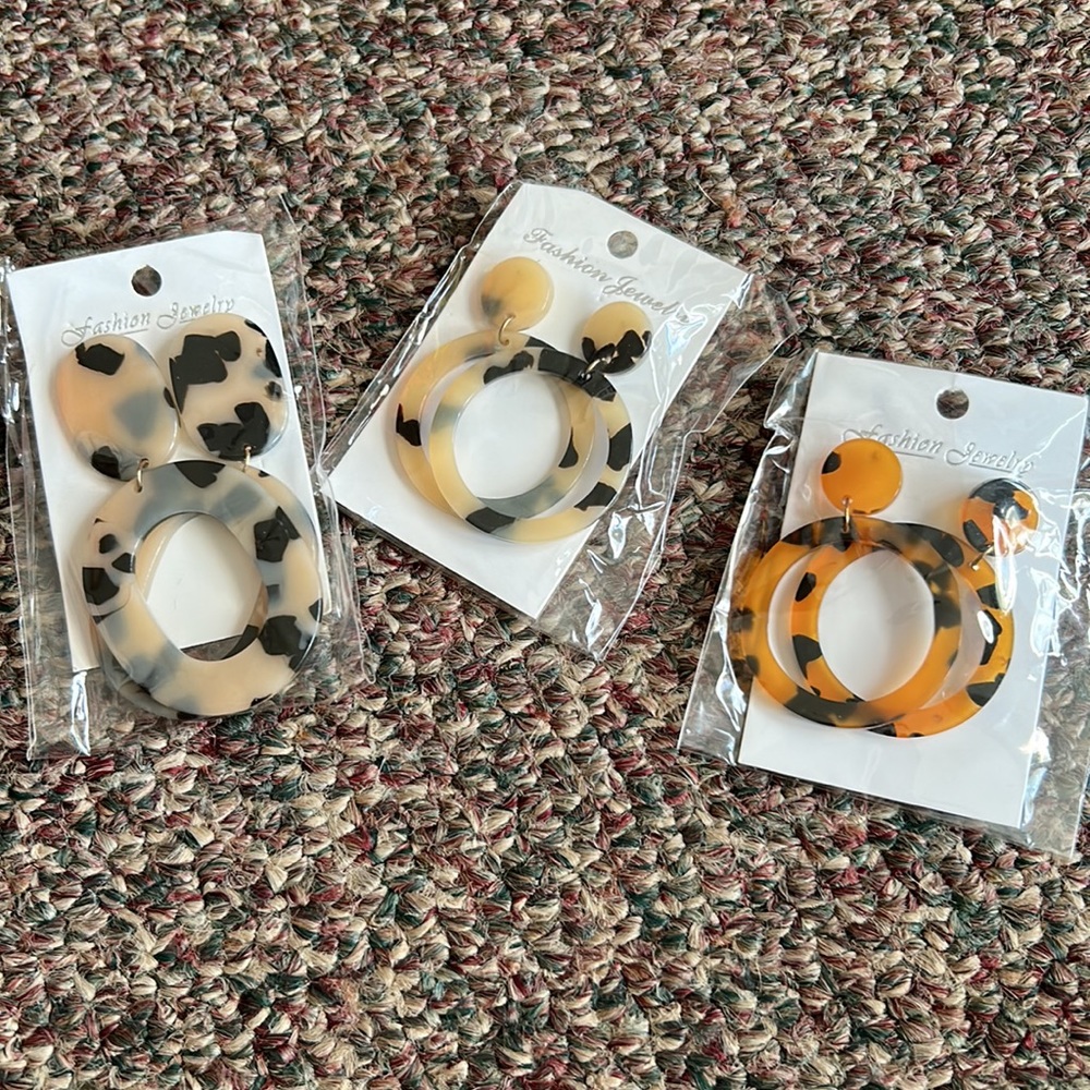 Chunky hoop dangling earrings x3